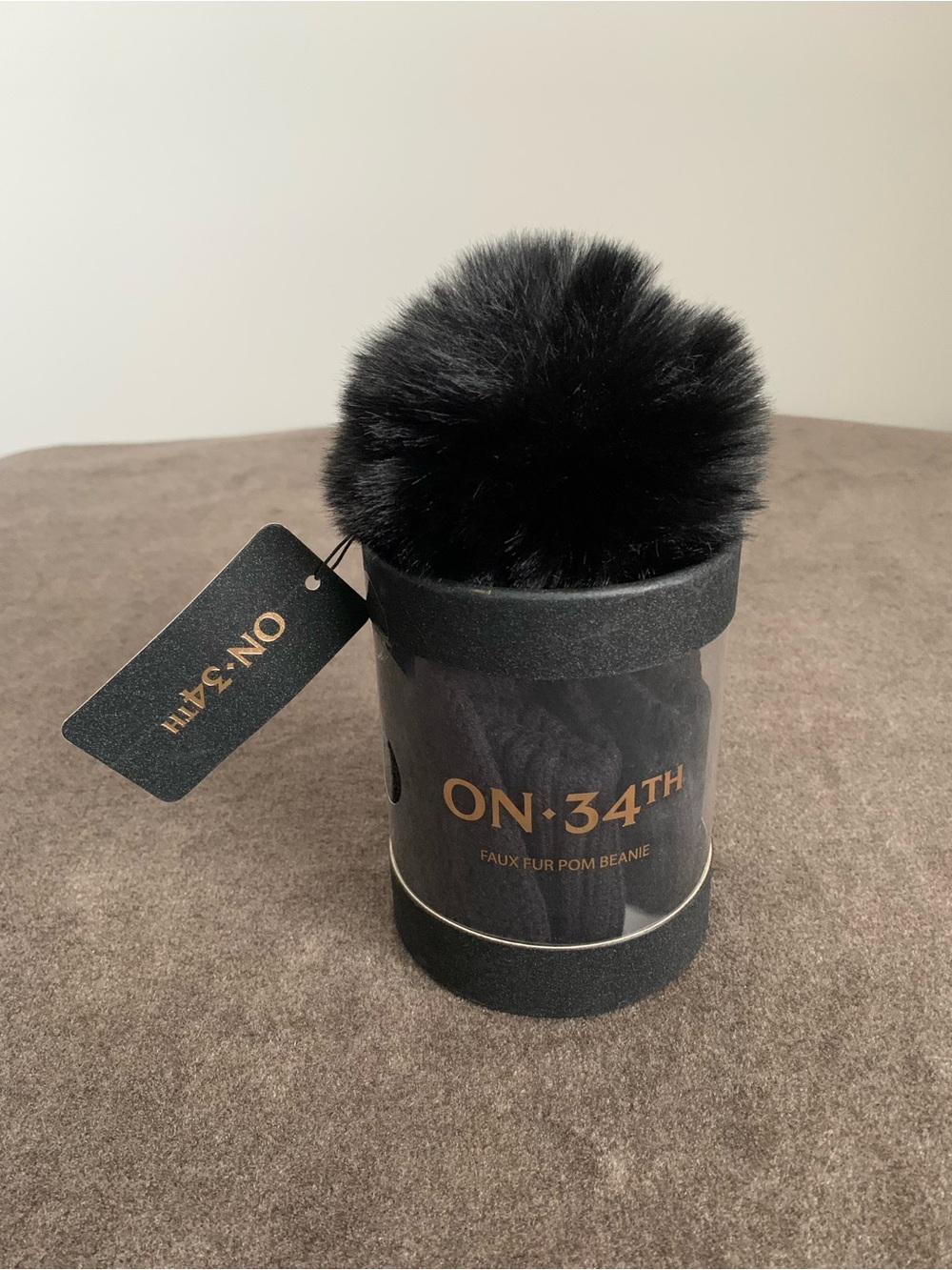 On 34th Women's Black Faux Fur Pom Beanie Ribbed Knit Gift Box MSRP $48
